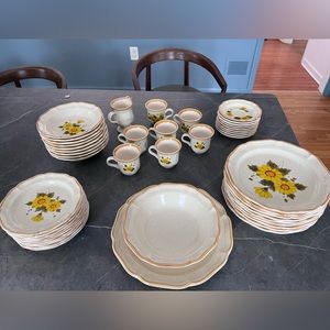 MIKASA Vintage 1970 Sunny Side dinner set